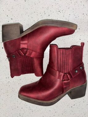 True Craft Women's Burgundy Ankle Boots with Low Block Heel New
